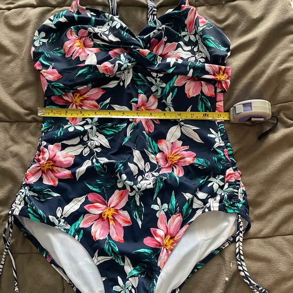 2 EUC underwire, one-piece swimsuits - Picture 7 of 11